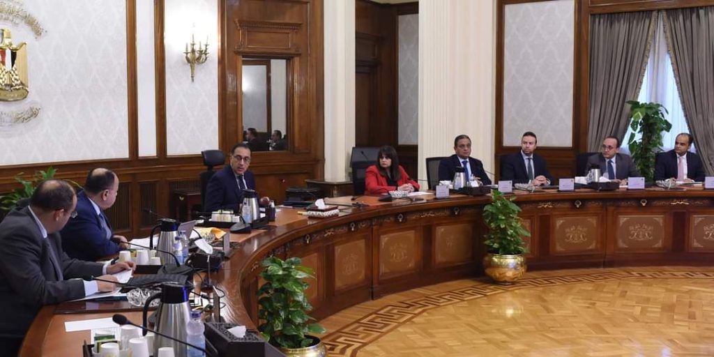 رئيس الوزراء يعقد اجتماعاً لبحث سبل تحفيز استثمارات المصريين في الخارج رئيس الوزراء يعقد اجتماعاً لبحث سبل تحفيز استثمارات المصريين في الخارج