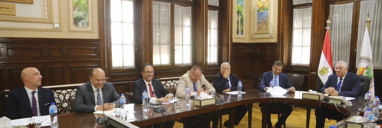 وزير الزراعة ورئيس البنك الزراعي يبحثان التوسع في تمويل مشروعات الإنتاج الزراعي 
