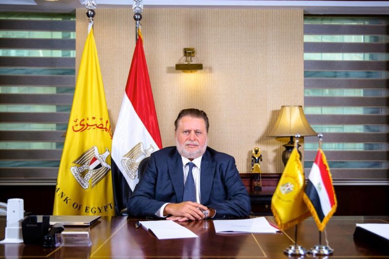 حسن عبدالله محافظ البنك المركزي المصري .