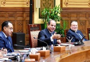 الرئيس السيسي يلتقي مجموعه من المستثمرين ورجال الأعمال المصريين بحضور محافظ البنك المركزي
