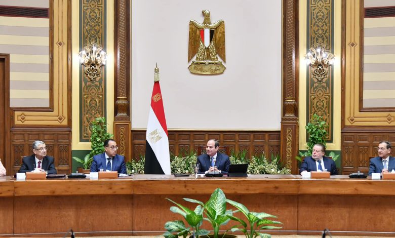 الرئيس السيسي يلتقي مجموعه من المستثمرين ورجال الأعمال المصريين بحضور رئيس مجلس الوزراء ومحافظ البنك المركزي