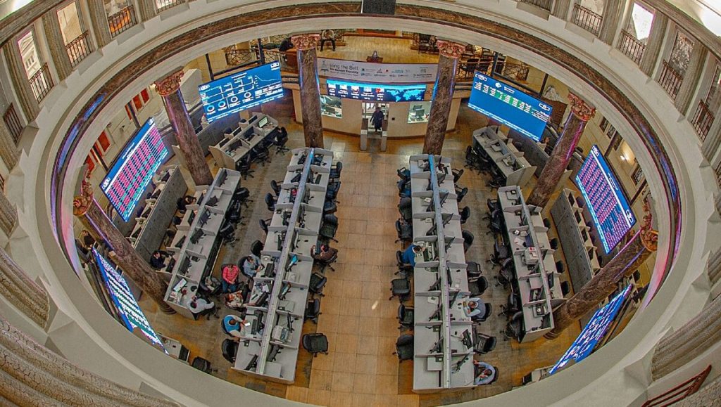 المؤشر الرئيسي للبورصة عند أعلى مستوى منذ أبريل الماضي ويرتفع بنسبة 4.92% البورصة المصرية