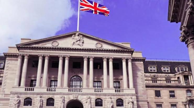 بنك إنجلترا يطالب صناديق التقاعد بإعادة موازنة مراكزها بحلول يوم الجمعة