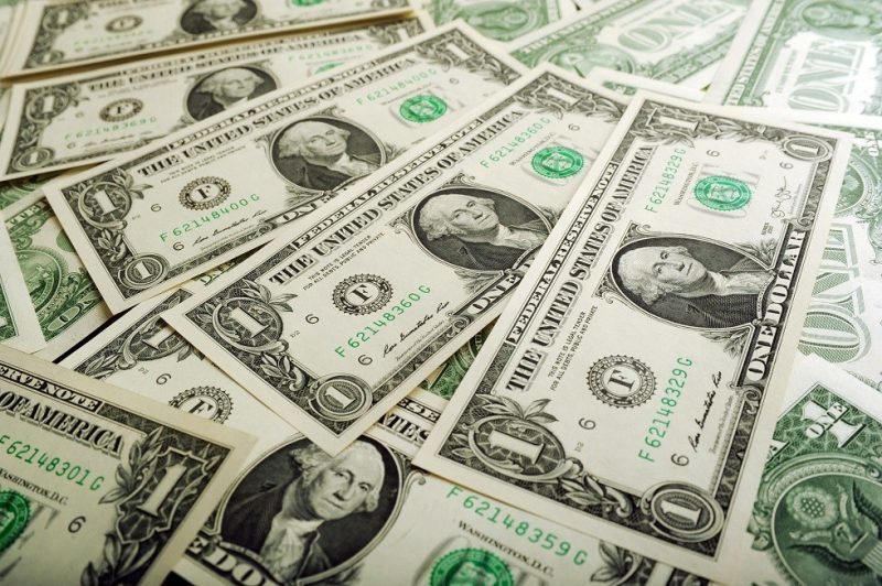 ارتفاع سعر الدولار بمعدل قرشين في البنوك المصرية