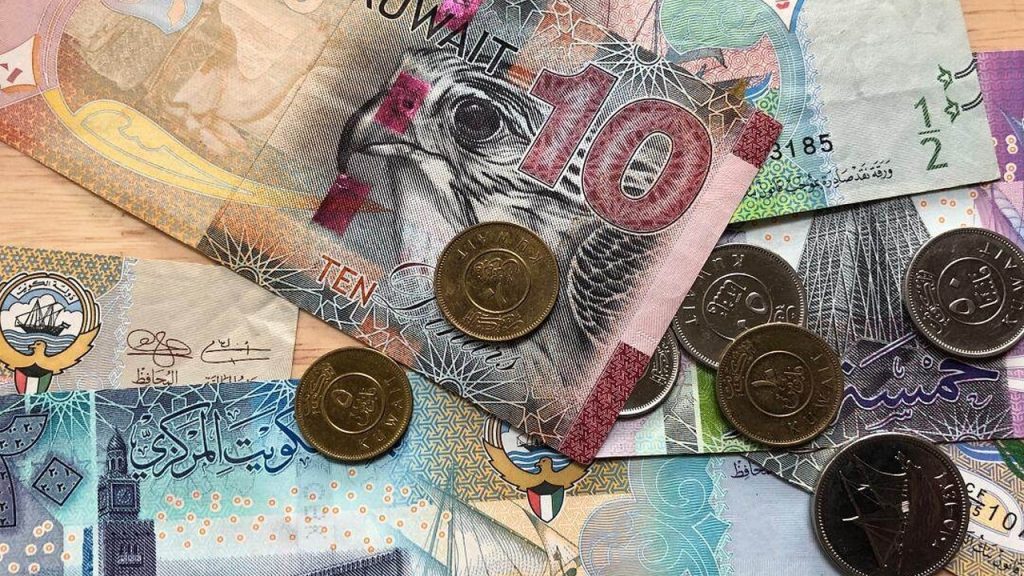 سعر الدينار الكويتي في البنوك