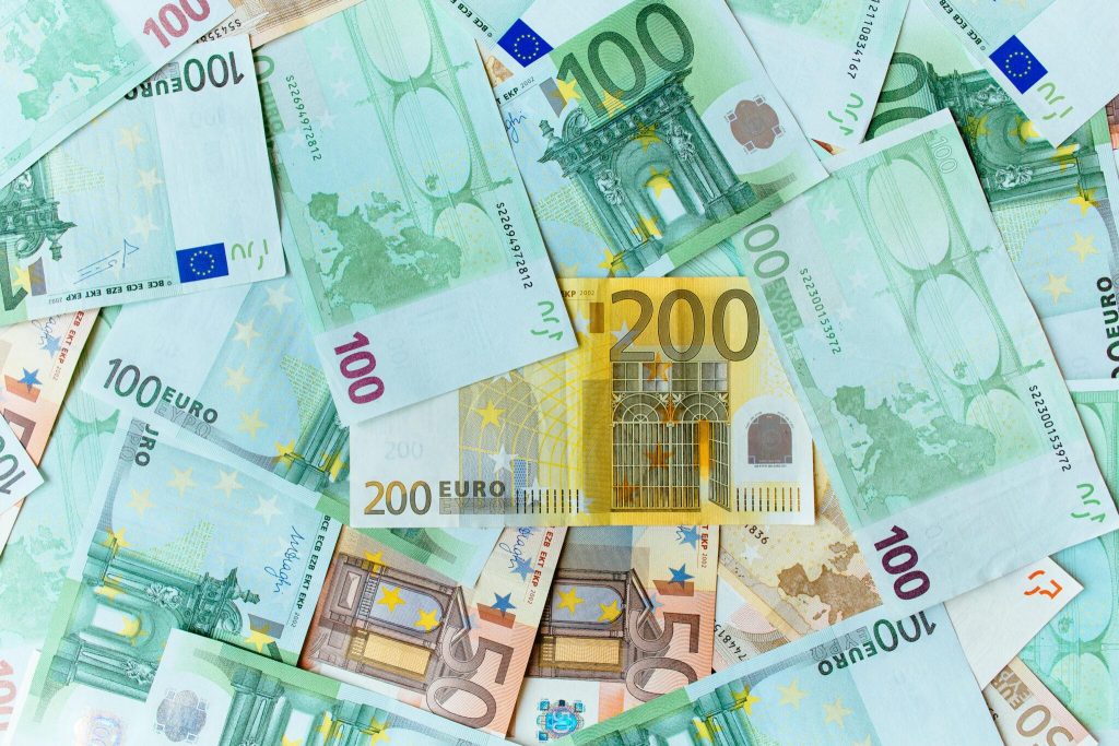 سعر اليورو بالبنوك أمام الجنيه اليوم الأربعاء 26-10- 2022 سعر اليورو في البنوك المصرية