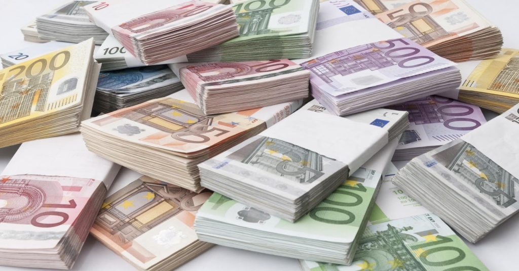 سعر اليورو بالبنوك أمام الجنيه اليوم الإثنين 17-10- 2022 سعر اليورو في البنوك المصرية