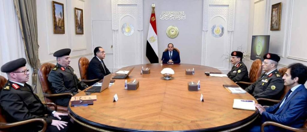 الرئيس السيسي يتابع موقف طرح الشركات التابعة للقوات المسلحة في البورصة اجتماع الرئيس السيسي مع رئيس مجلس الوزراء وعدد من رؤساء القوات المسلحة