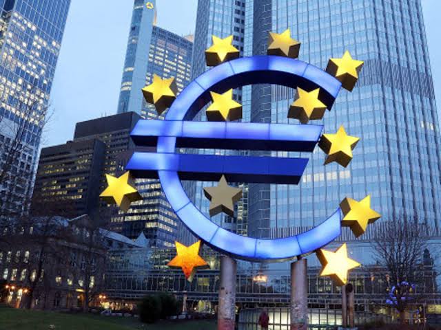 مسؤول بالمركزي الأوروبي يؤكد استمرار زيادة أسعار الفائدة لحين تراجع التضخم
