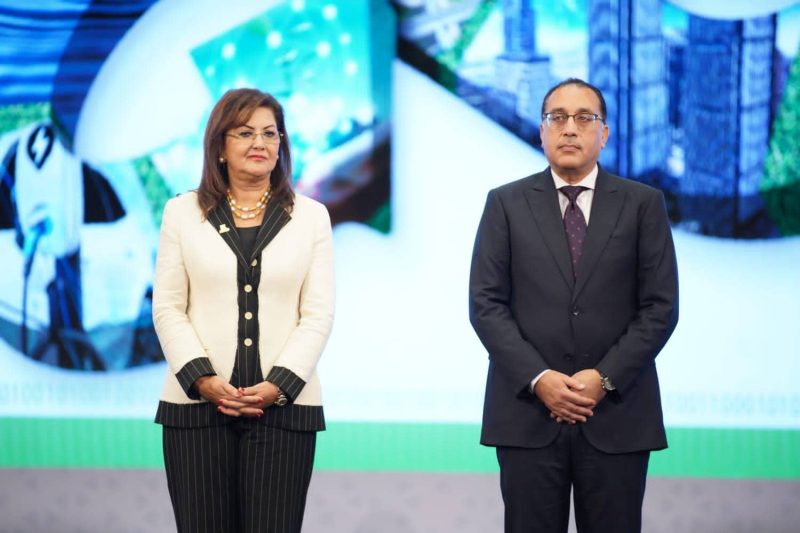 رئيس مجلس الوزراء ووزيرة التخطيط خلال المؤتمر الوطني للمبادرة الوطنية للمشروعات الخضراء الذكية
