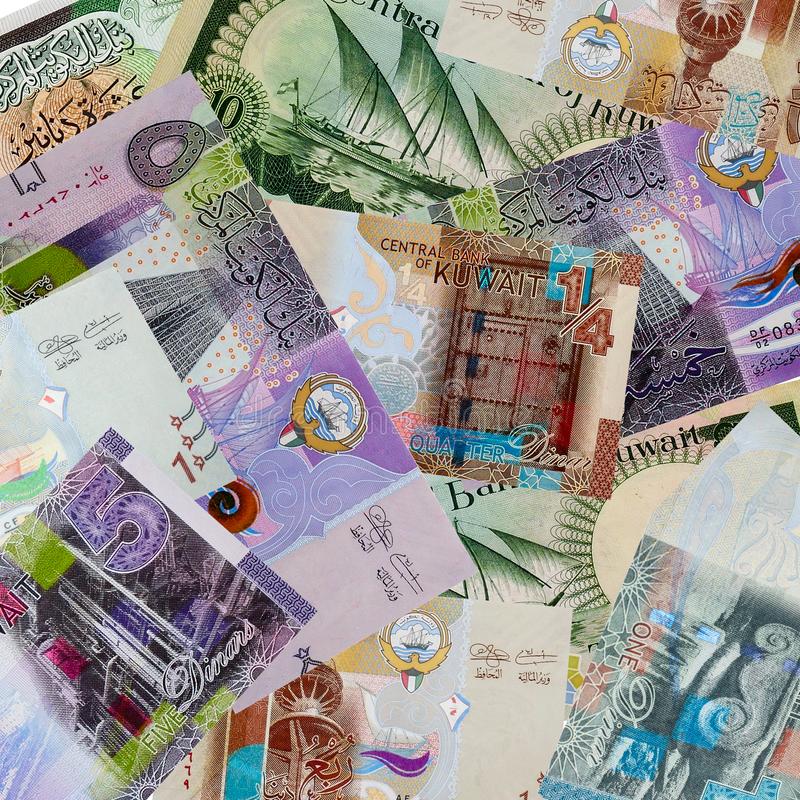 سعر الدينار الكويتي في البنوك المصرية
