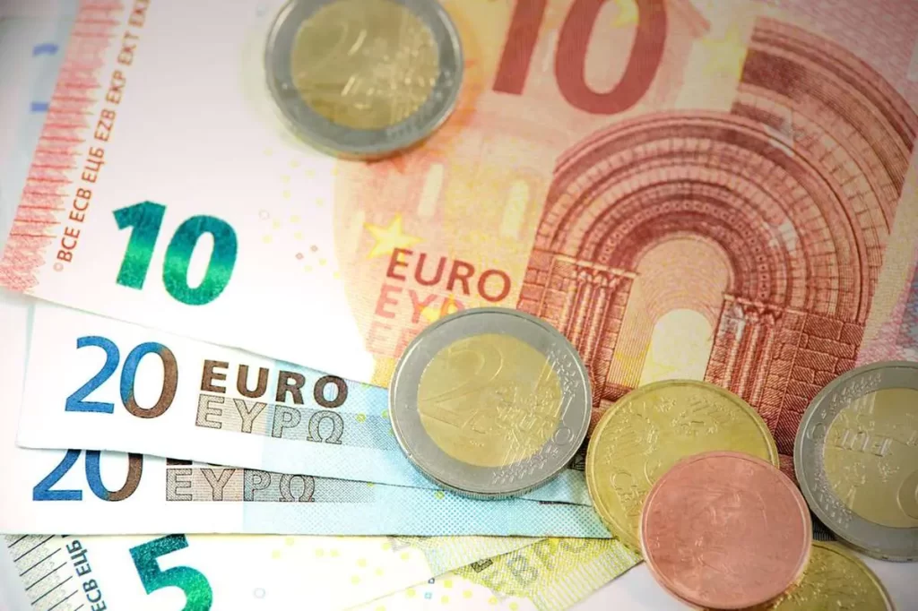 سعر اليورو بالبنوك أمام الجنيه اليوم الأحد 27-11- 2022 سعر اليورو في البنوك المصرية