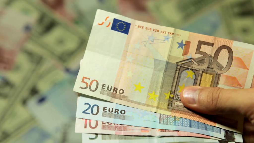 سعر اليورو بالبنوك أمام الجنيه اليوم الإثنين 14-11- 2022 سعر اليورو في البنوك المصرية