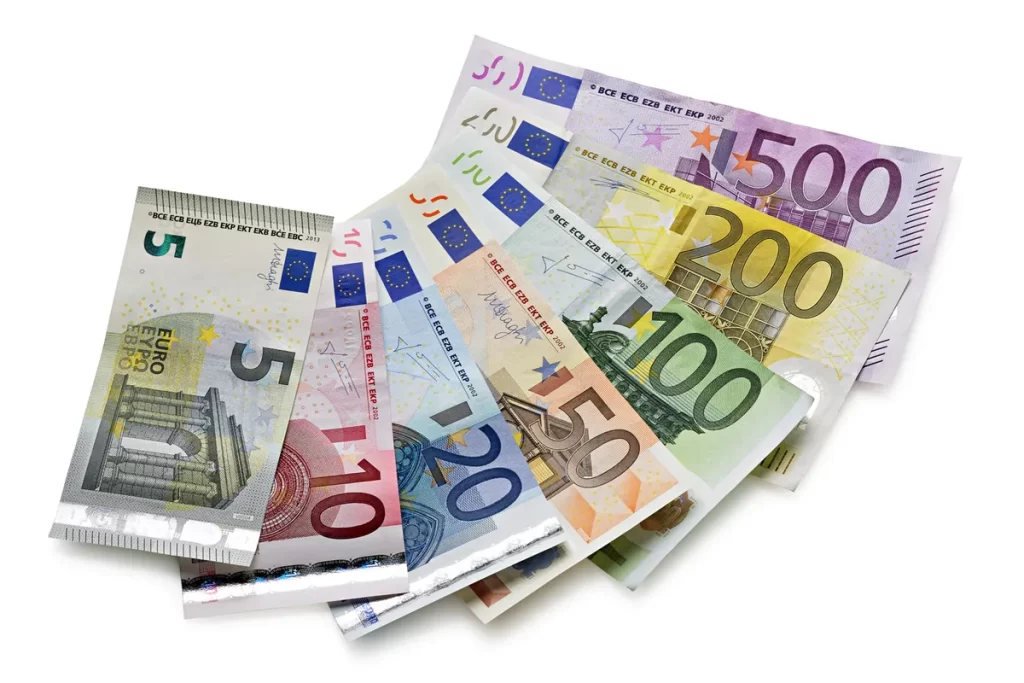 سعر اليورو بالبنوك أمام الجنيه اليوم الثلاثاء 8-11- 2022 سعر اليورو في البنوك المصرية