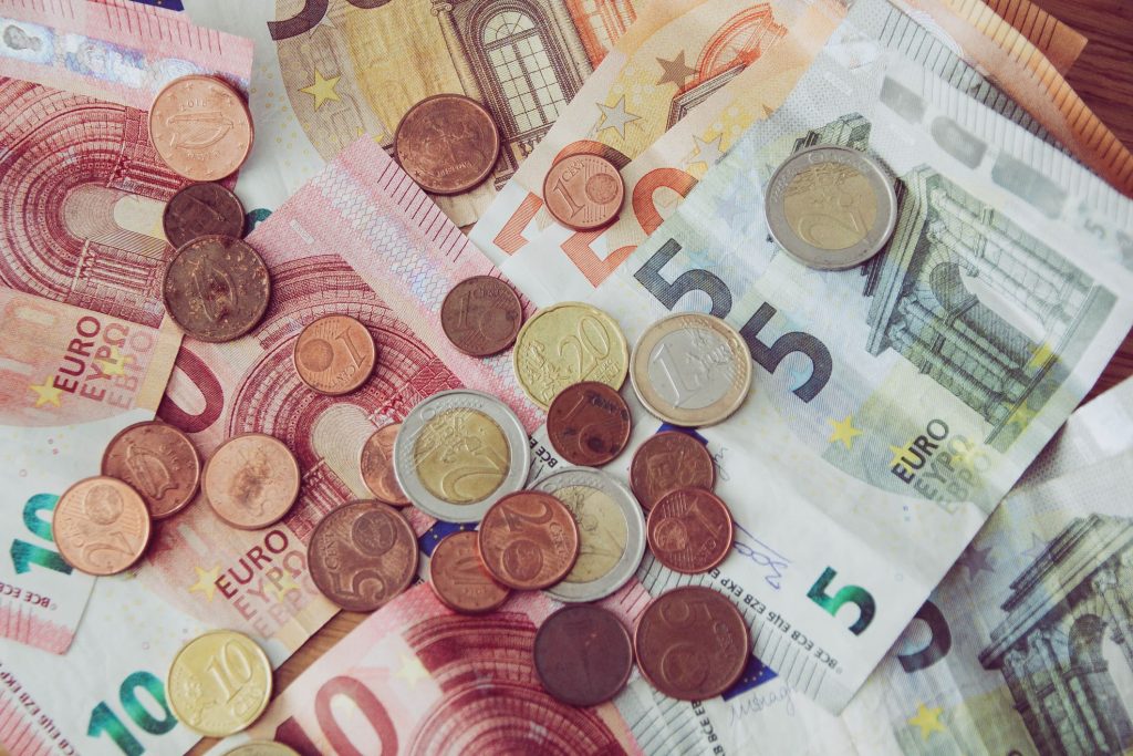 سعر اليورو بالبنوك أمام الجنيه اليوم الأحد 13-11- 2022 سعر اليورو في البنوك المصرية