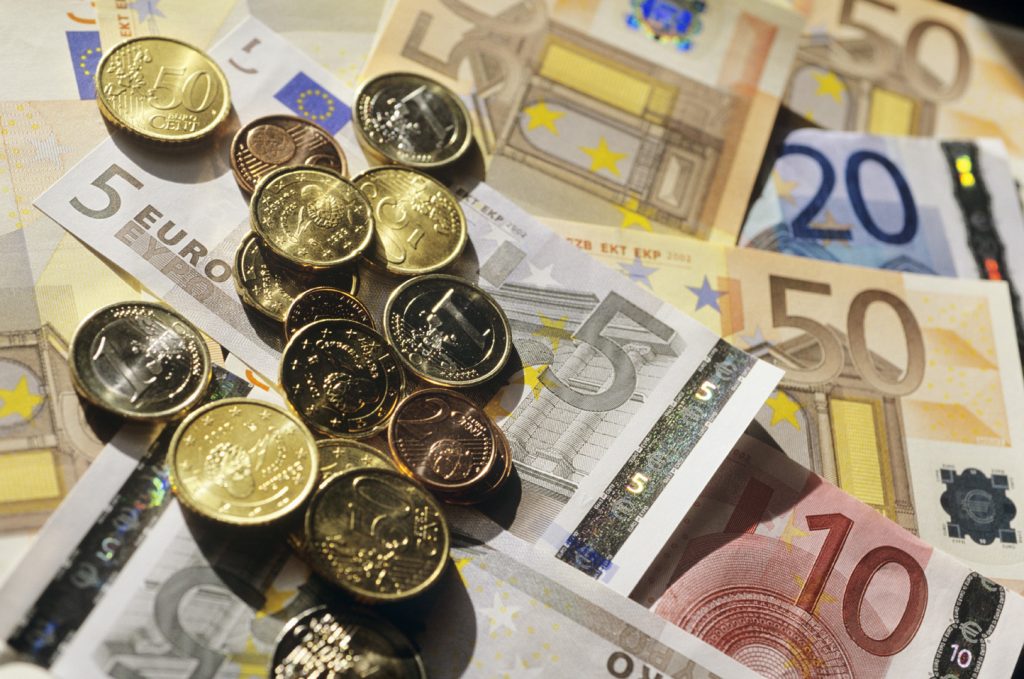 سعر اليورو بالبنوك أمام الجنيه اليوم الإثنين 28-11- 2022 سعر اليورو في البنوك المصرية