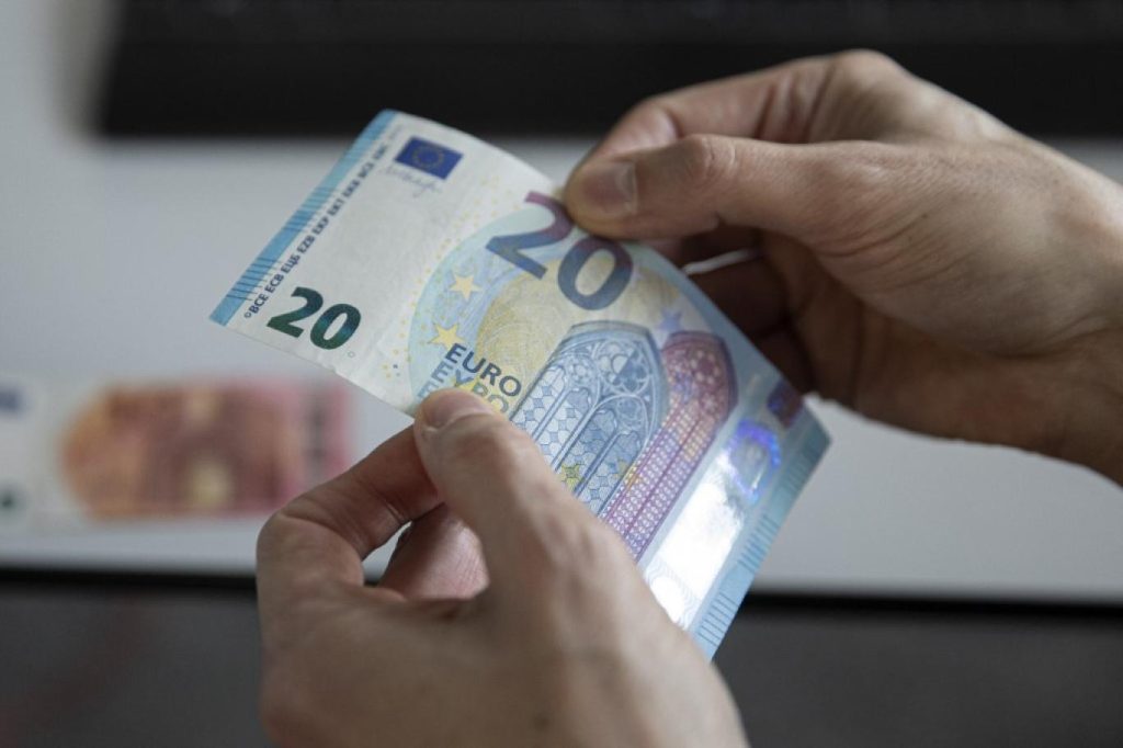 سعر اليورو مقابل الجنيه اليوم الثلاثاء 25-6-2024 بالبنوك