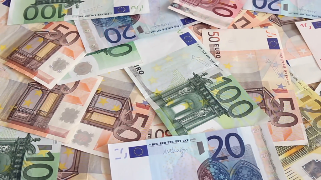 سعر اليورو مقابل الجنيه اليوم الأربعاء 3-4-2024 بالبنوك سعر اليورو في البنوك المصرية