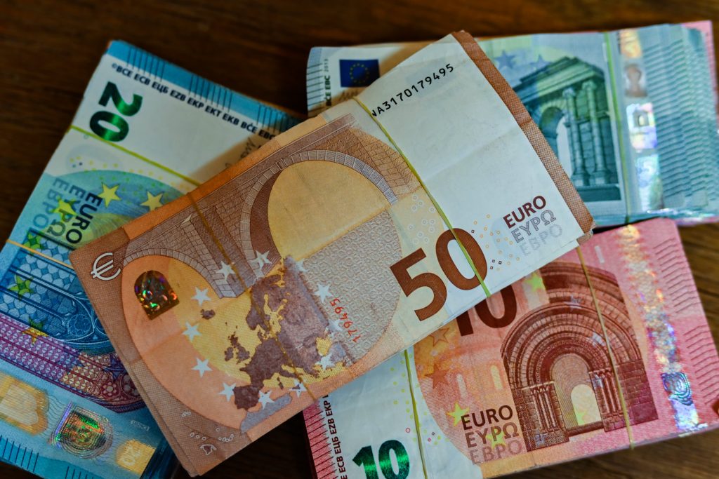 سعر اليورو بالبنوك أمام الجنيه اليوم الخميس 1-12-2022 سعر اليورو في البنوك المصرية