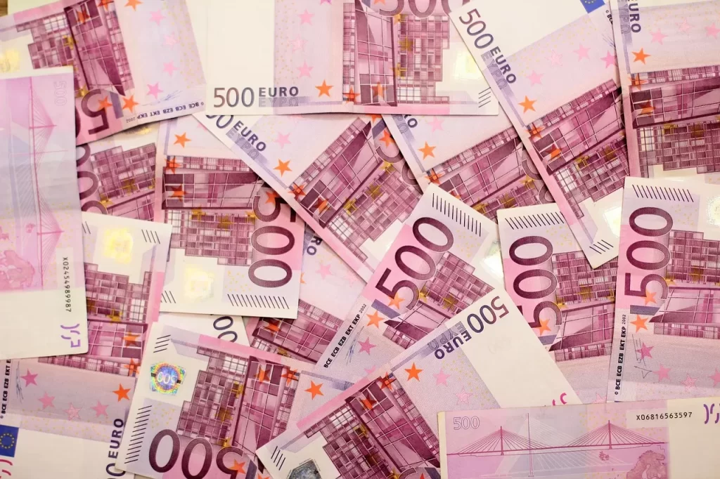 سعر اليورو بالبنوك أمام الجنيه اليوم الثلاثاء 13-12- 2022 سعر اليورو في البنوك المصريه