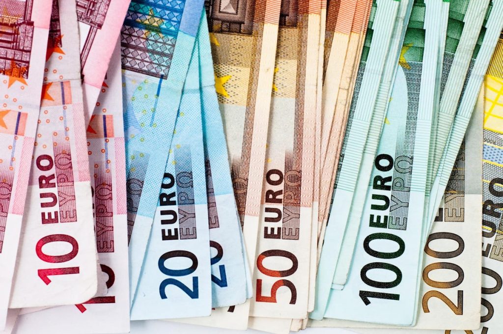 سعر اليورو مقابل الجنيه اليوم الأربعاء 10-7-2024 بالبنوك