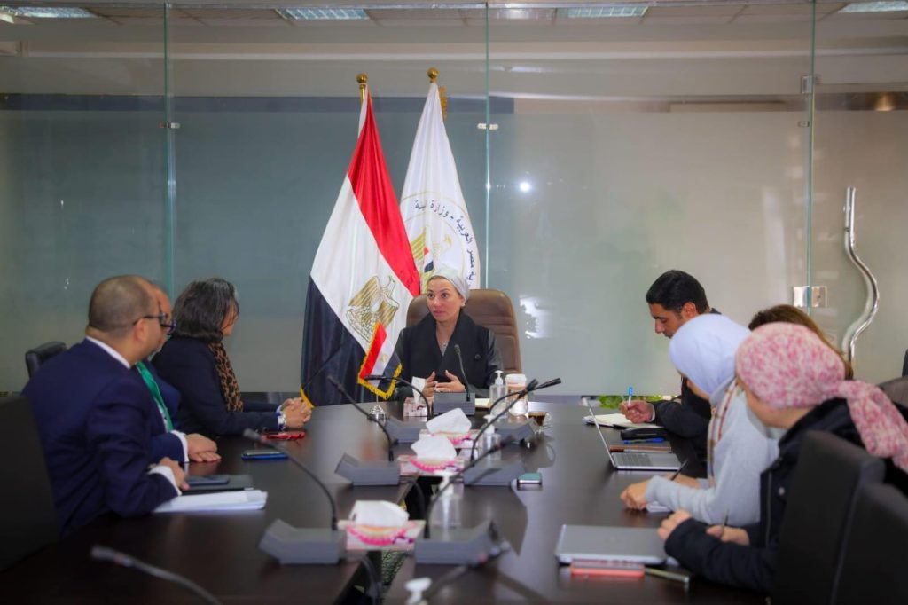 وزيرة البيئة تبحث مع البنك المركزي تهيئة المناخ الداعم لتمويل مشروعات المناخ في مصر الدكتورة ياسمين فؤاد وزيرة البيئة