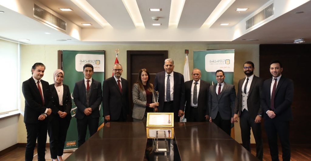 «الأهلي المصري» يحتفظ بشهادة التوافق مع معاییر متطلبات هيئتي الفيزا والماستر كارد العالمیة احتفالية البنك الأهلي كأول بنك يحصل على شهادة التوافق مع معايير متطلبات هيئتي فيزا وماستر كارد العالمية