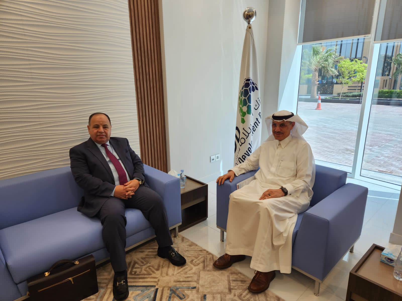 محمد معيط وزير المالية، لقاءً ثنائيًا مع الدكتور محمد الجاسر رئيس مجموعة البنك الإسلامي للتنمية