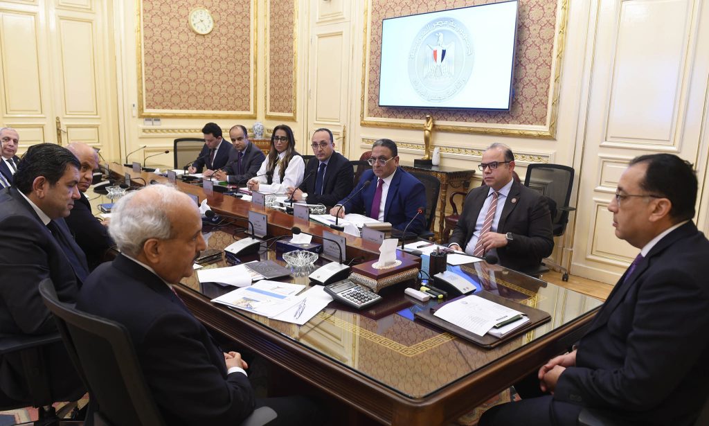 «مودرن» للاستثمار تعرض على الحكومة تأسيس صناديق استثمارية دولارية في عدد من القطاعات رئيس الوزراء خلال الاجتماع مع مسئولي شركة مودرن للاستثمار