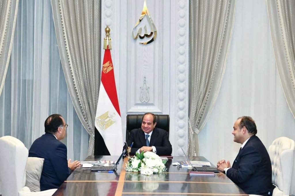 الرئيس السيسي يتابع تنفيذ الاستراتيجية الوطنية لتنمية الصناعة جانب من الاجتماع