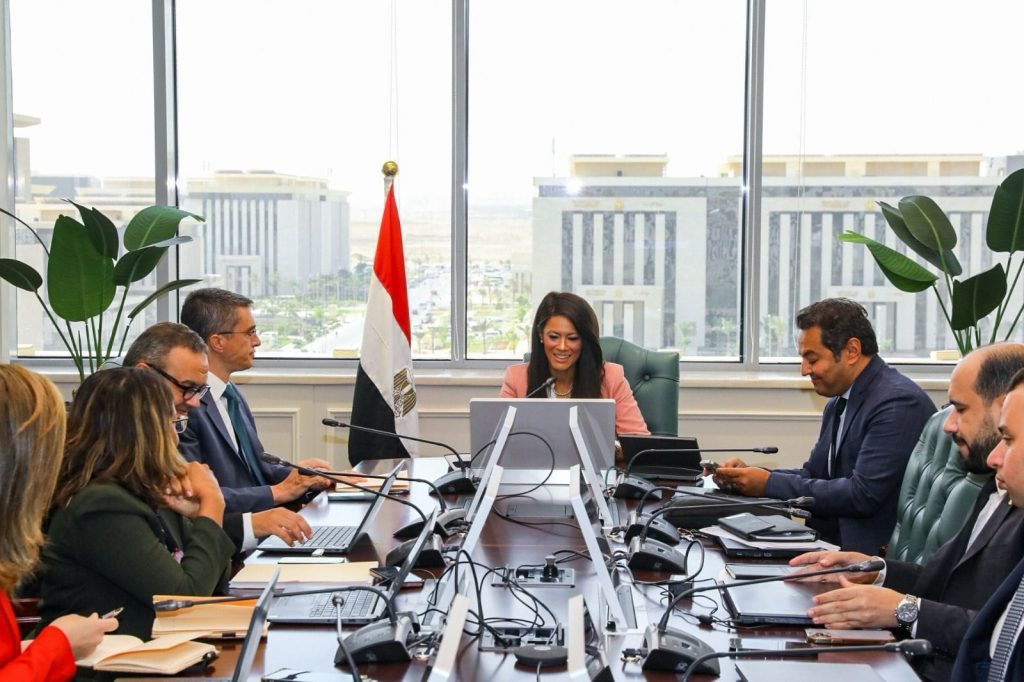 البنك الدولي ينفذ خطة جديدة لاستهداف أولويات تمويل التنمية في مصر جانب من الاجتماع