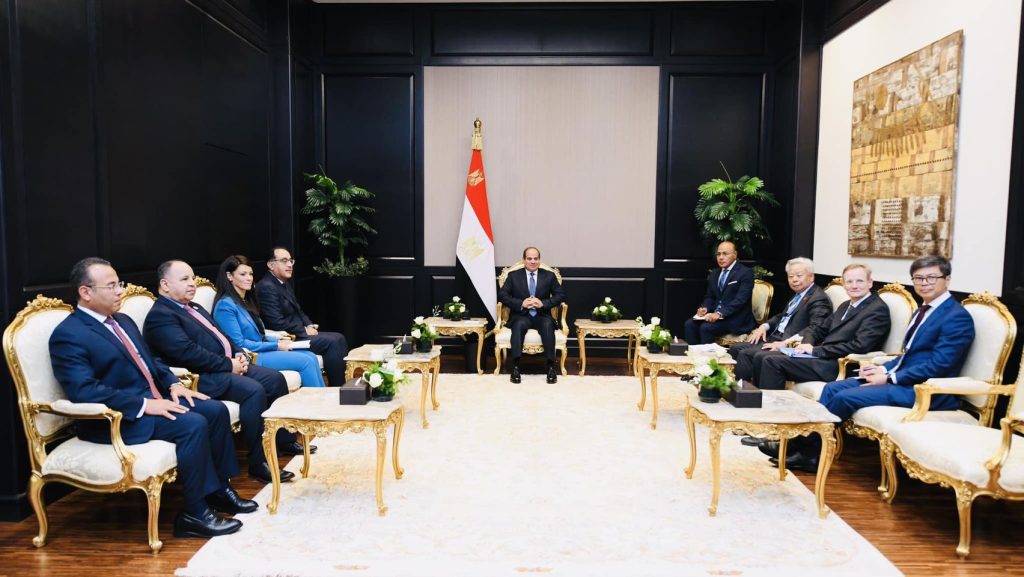 الرئيس السيسي يناقش مع رئيس البنك الآسيوى للاستثمار جهود إصلاح منظومة التمويل الدولية جانب من اللقاء