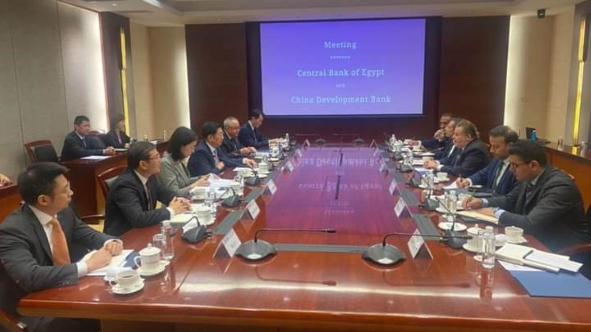 لقاء سابق بين محافظ البنك المركزي ورئيس بنك التنمية الصيني