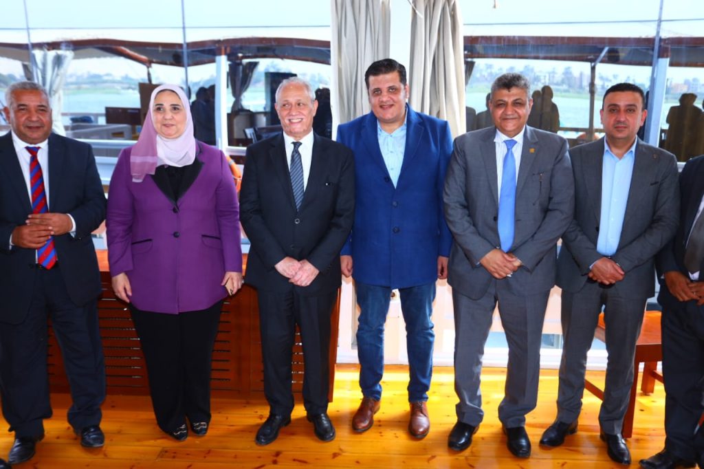 المهندس للتأمين والحياة تشاركان تسليم صغار الصيادين بالصعيد المراكب ضمن مبادرة «بر أمان»