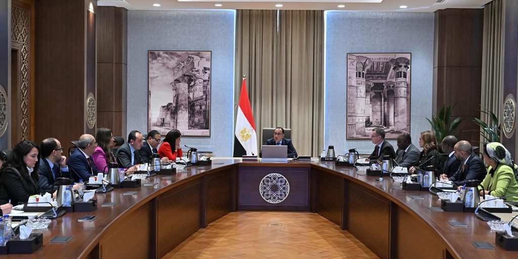 رئيس الوزراء يلتقي وفد مؤسسة التمويل الدولية لمتابعة الدراسات الاستشارية لبرنامج الطروحات