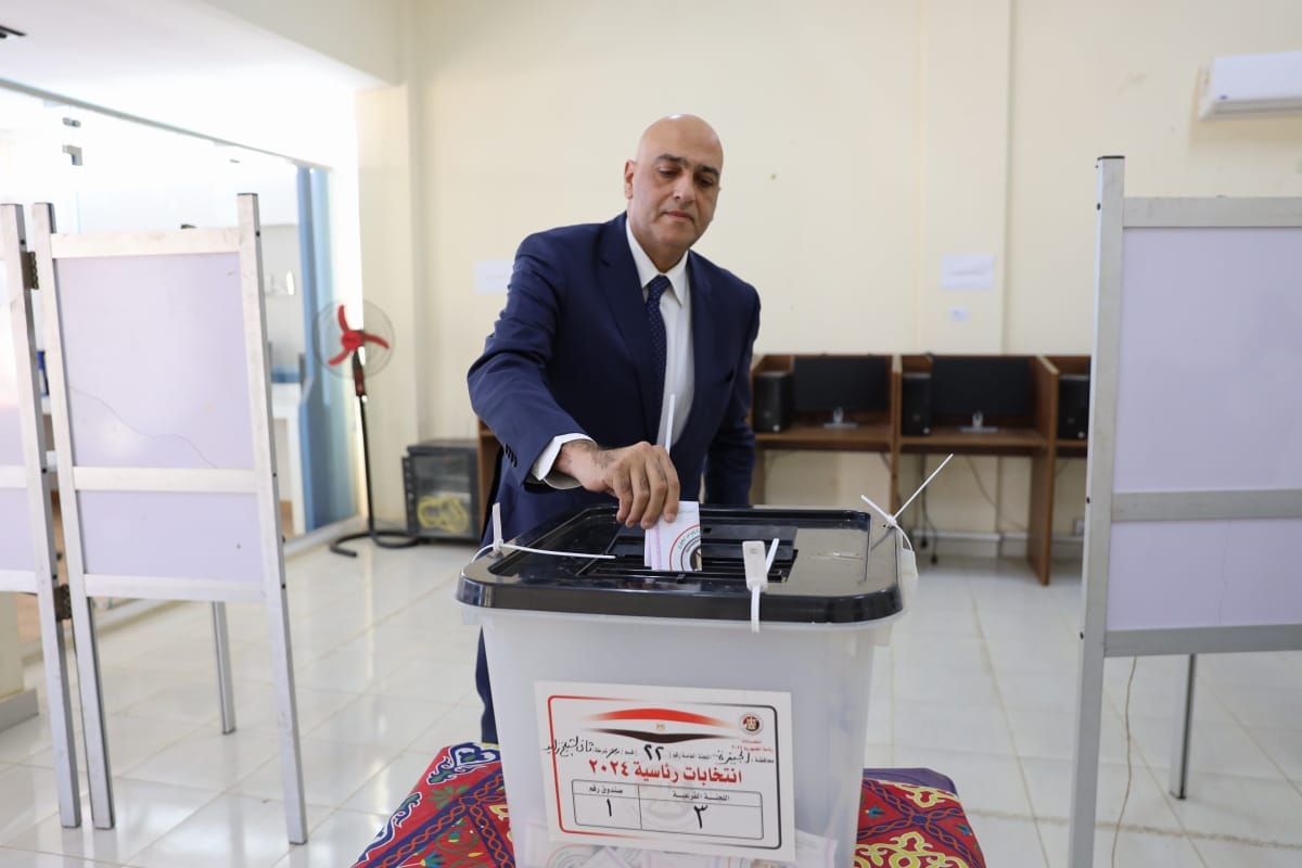 باسل رحمي يدلي بصوته في الانتخابات الرئاسية