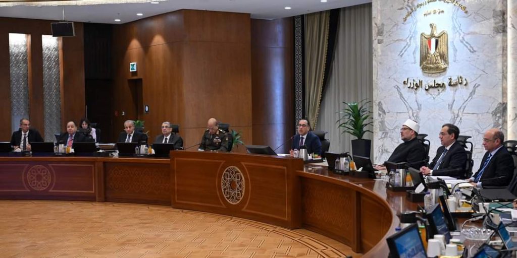رئيس الوزراء يُشيد بقرارات البنك المركزي الهادفة لجهود التحول نحو إطار مرن لاستهداف التضخم