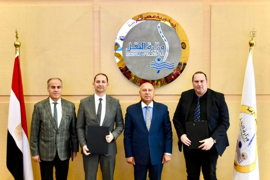 توقيع مذكرة تفاهم لوضع حجر الأساس لإنشاء منطقة صناعية لوجيستية تركية بالمنطقة الإقتصادية بجرجوب جانب من توقيع مذكرة التفاهم