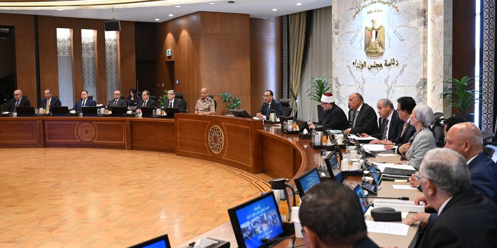 «الوزراء» يوافق لشركة «اميا باور» بتنفيذ مشروعات إضافية من الطاقات المتجددة اجتماع مجلس الوزراء
