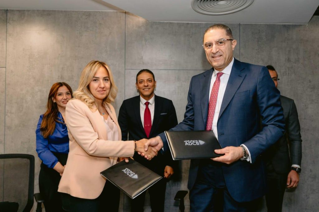 بنك أبوظبي التجاري يوقع اتفاقية شراكة حصرية مع شركة فيزا