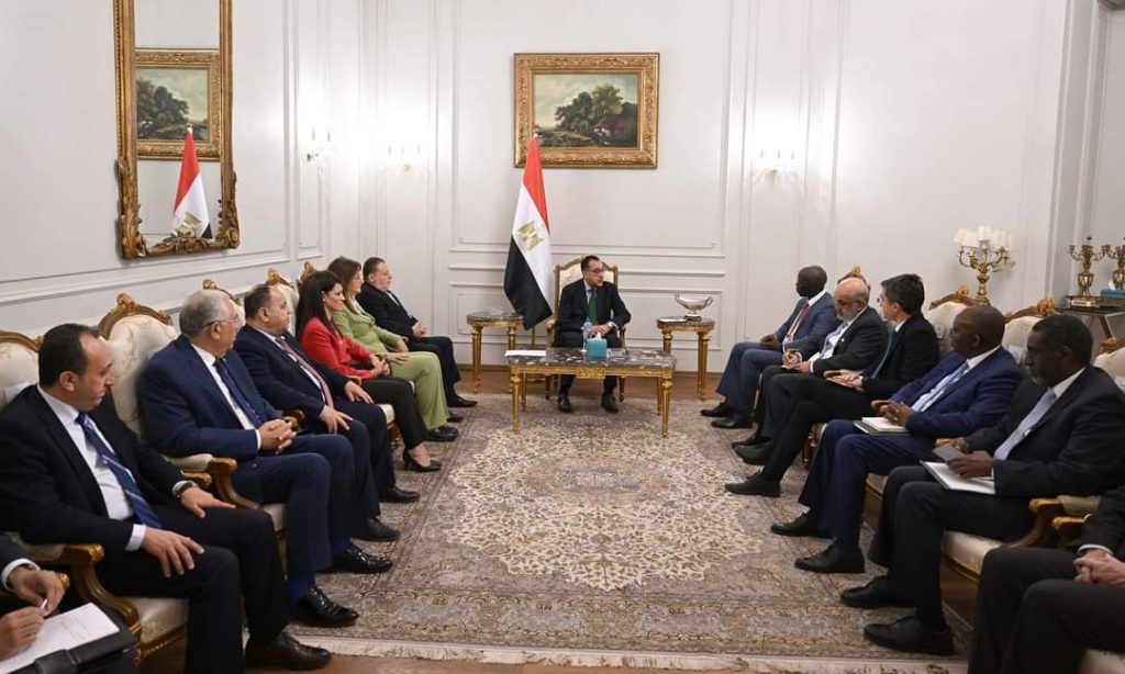 بحضور محافظ المركزي.. رئيس الوزراء يستعرض ملفات التعاون المشتركة مع نائب رئيس البنك الدولي
