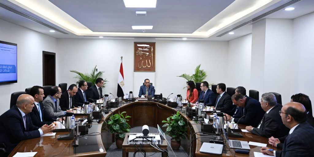 بحضور الرئيس التنفيذي لبنك التعمير والإسكان.. رئيس الوزراء يُتابع خطة تسويق الوحدات السكنية فى عدد من المدن الجديدة