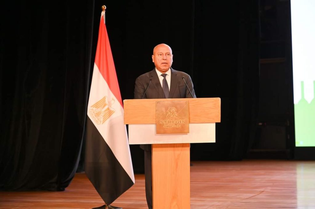 كامل الوزير: حريصون على التعاون مع «البيئة» واتحاد الصناعات لسرعة التوافق والالتزام بالمعايير الخضراء