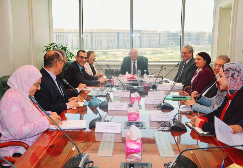 وزير الصناعة يبحث المشروعات الحالية والمستقبلية لـ «جنرال موتورز» بالسوق المصرية