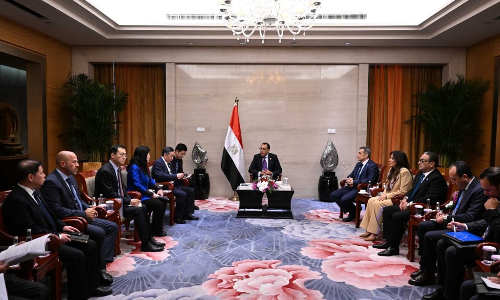 مدبولي يبحث مع «تشاينا إنرجي» أليات تسريع إنشاء مصانع لتوطين الصناعات المرتبطة بالطاقة المتجددة