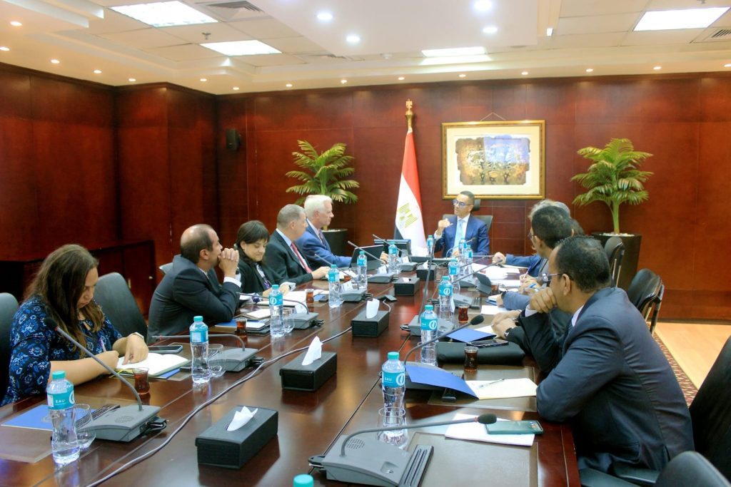 وزير الاستثمار يبحث مع «سيتي بنك» التعاون المشترك في مجال الطاقة