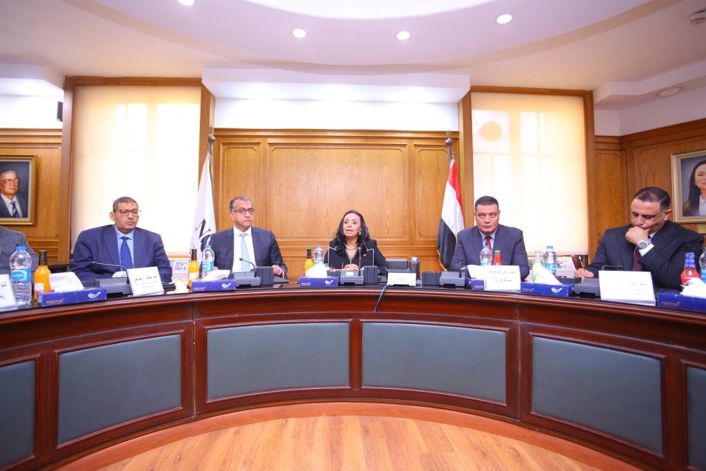 وزيرة التضامن تناقش خطط تطوير بنك ناصر الاجتماعي جانب من الاجتماع