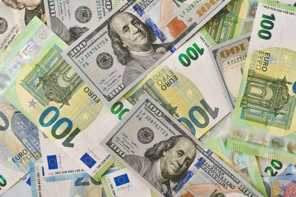 تباينت أسعار العملات اليوم الأربعاء 19-2-2025 أمام الجنيه،