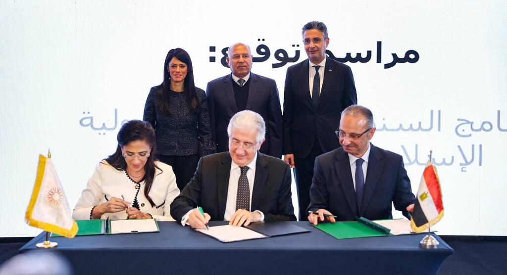جانب من توقيع عقد اتفاقية تمويل