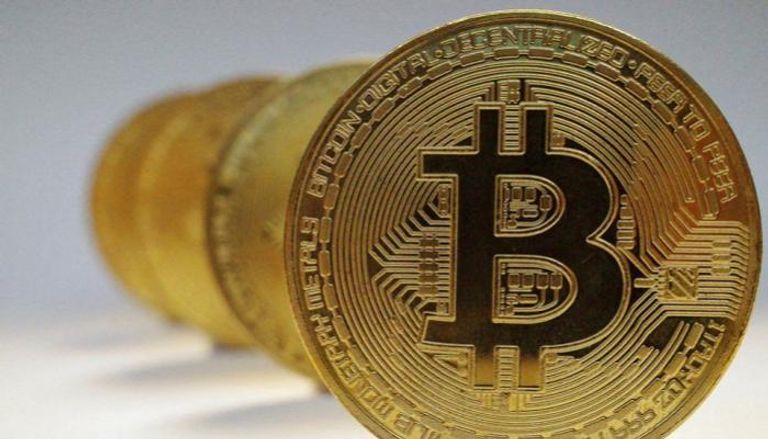 قال رئيس البنك المركزي السويسري إن عملة البيتكوين متقلبة جدا